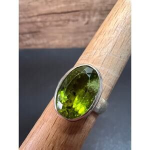 NEW size 7.5 oval cut peridot sterling silver ring 6.55 grams